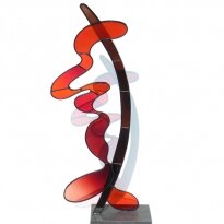 "Gestrekt in de lucht", 175x75 cm mondgeblazen glas, verzinkt en gemoffeld smeedwerk kunstenaar: Jan Leenknegt Galerie Delfi Form